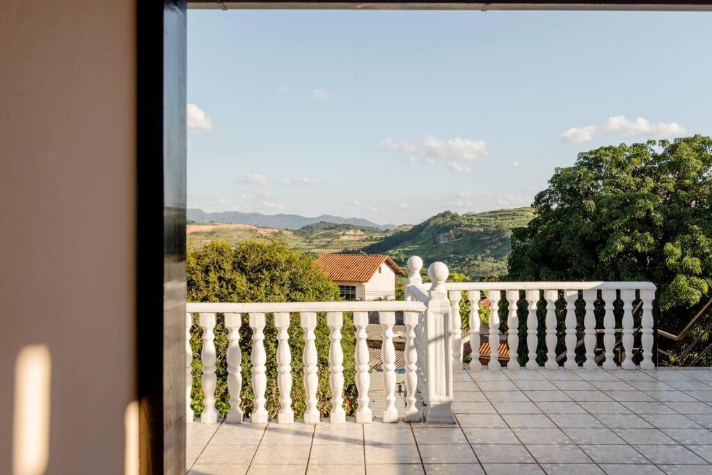 Suite Vista Panoramica Betim Exterior foto